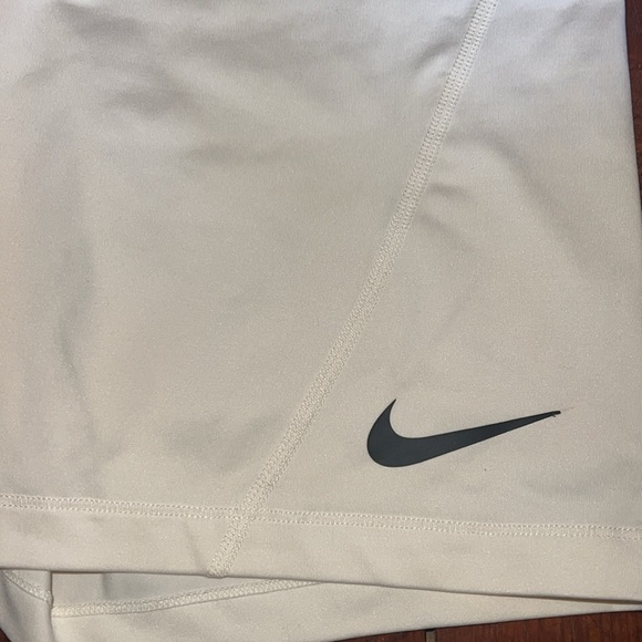 Nike Pros - Picture 3 of 5